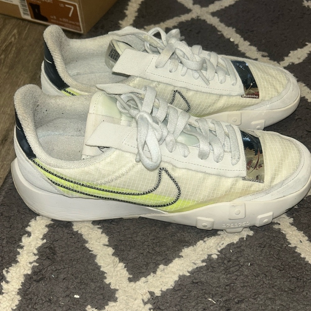 Nike waffle racer